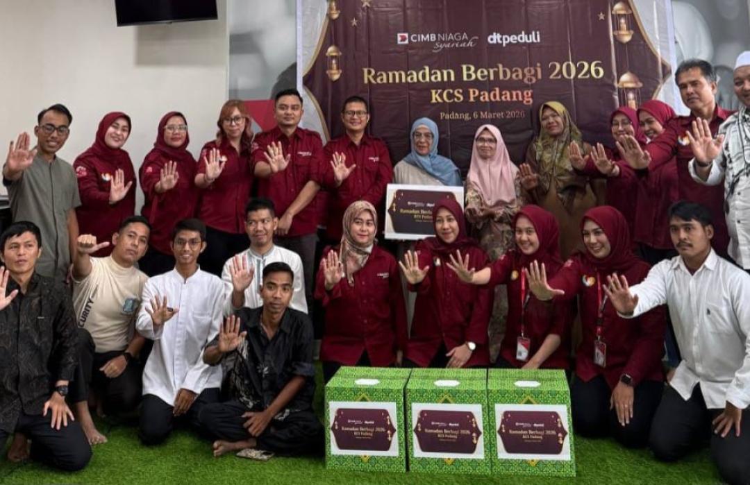 DT Peduli Sumbar dan CIMB Niaga Syariah Gelar Buka Puasa dan Salurkan Bingkisan untuk Penyintas Banjir Gurun Laweh 