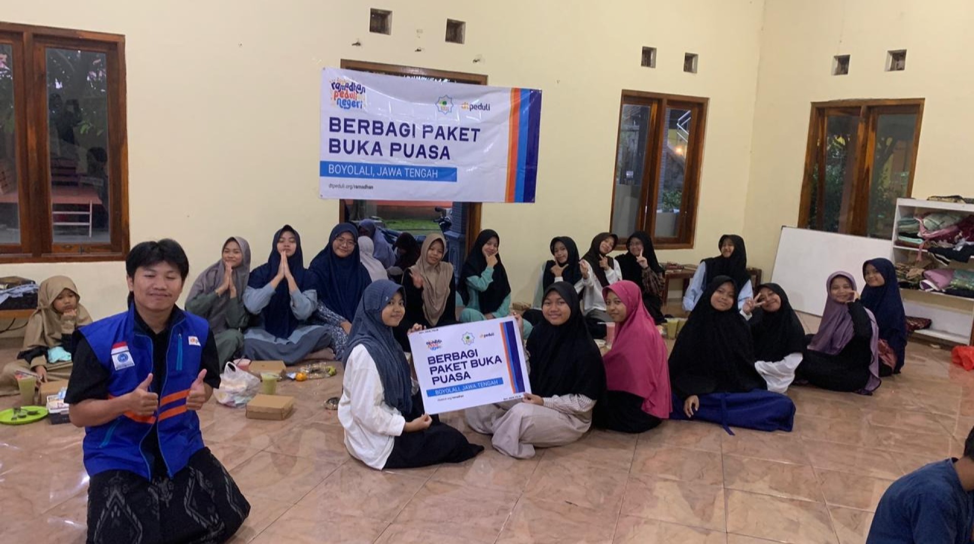 DT Peduli Solo Berbagi Paket Buka Puasa untuk Santri Tahfidz PPTQ Insan Qur’ani