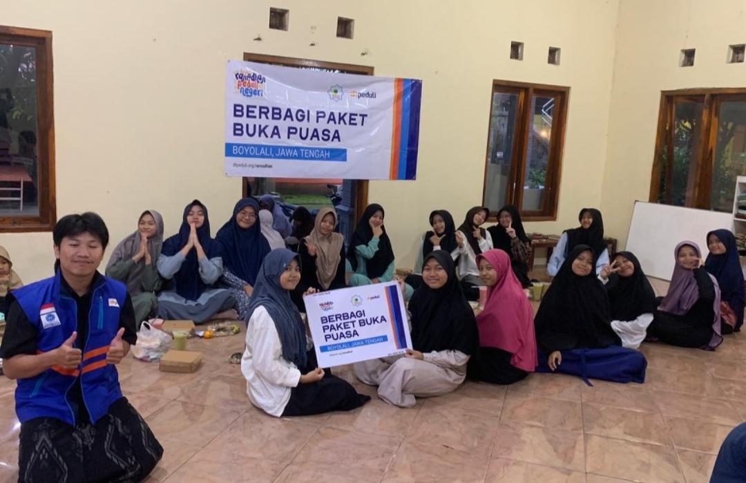 DT Peduli Solo Berbagi Paket Buka Puasa untuk Santri Tahfidz PPTQ Insan Qur’ani