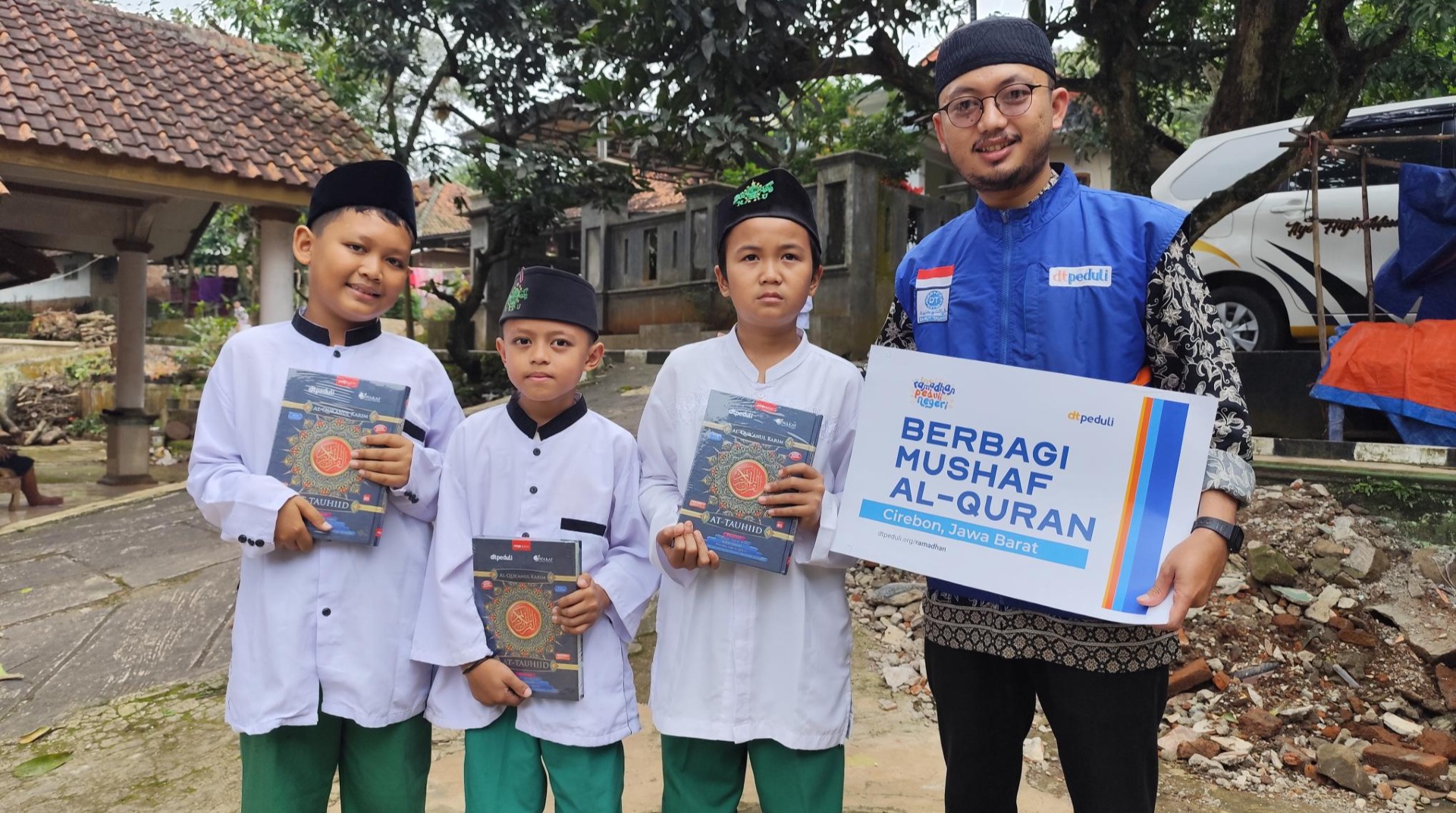 DT Peduli Cirebon Salurkan Mushaf Al-Qur’an Hingga ke Daerah Pelosok