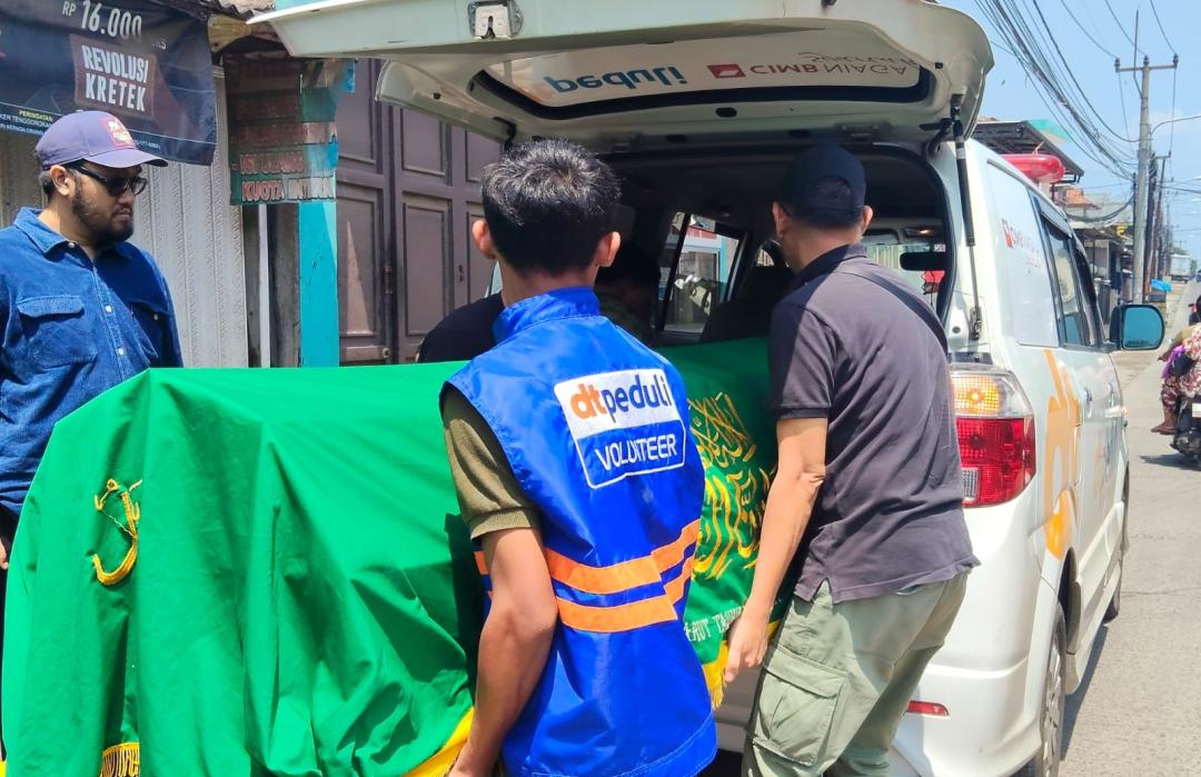 DT Peduli Bandung Fasilitasi Pengantaran Jenazah dari Gegerkalong Tengah ke Cicalengka 