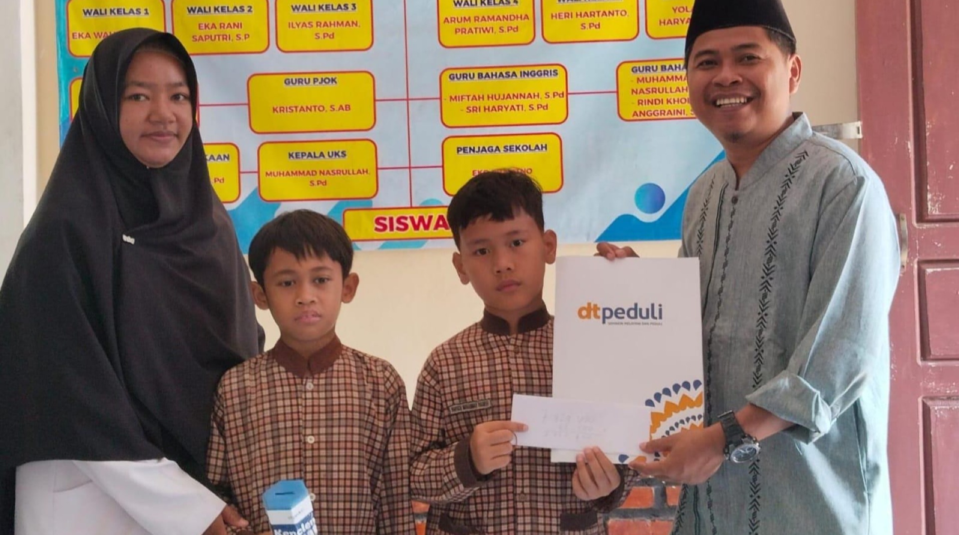 SDTQ Muhammad Al Fatih Metro Serahkan Donasi kepada DT Peduli Metro