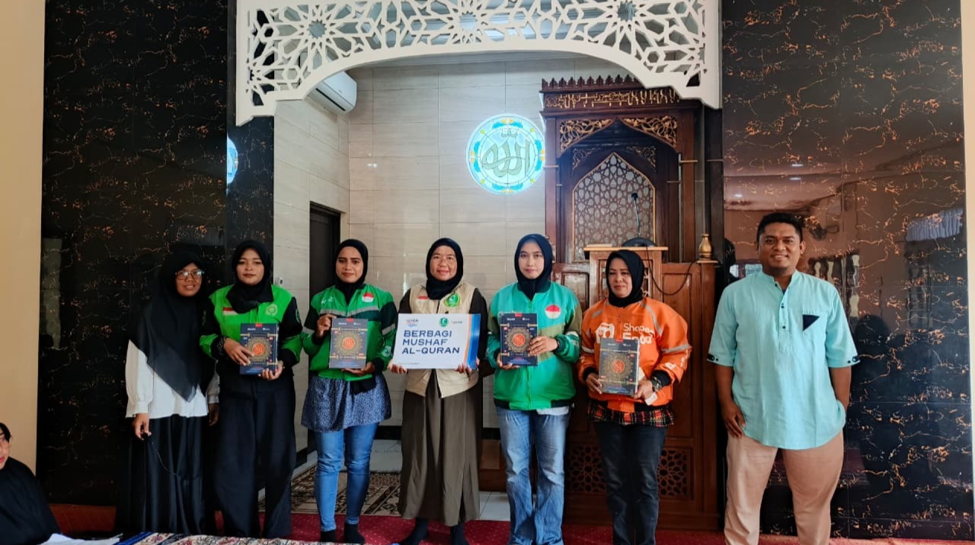 DT Peduli Banten Distribusikan Mushaf Al-Qur’an untuk Pengemudi Ojek Online Perempuan 