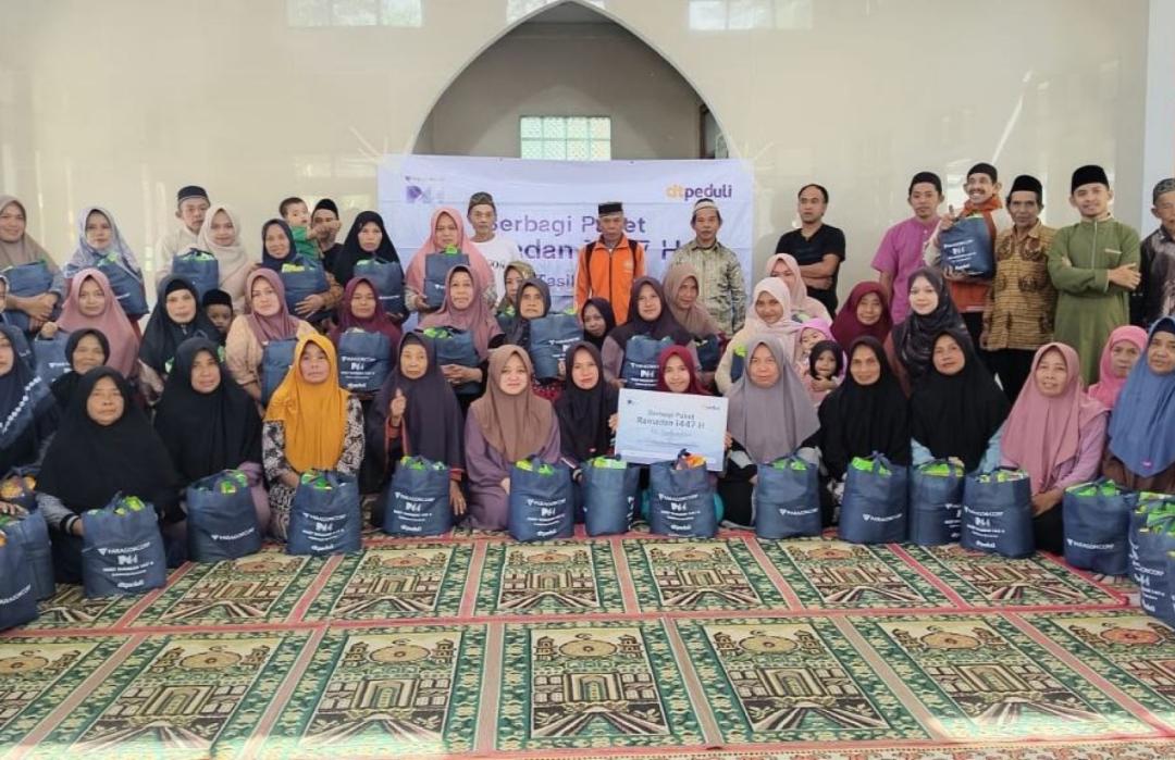 DT Peduli Tasikmalaya dan PT. Paragon Salurkan Bingkisan Paket Lebaran untuk Masyarakat Salawu 