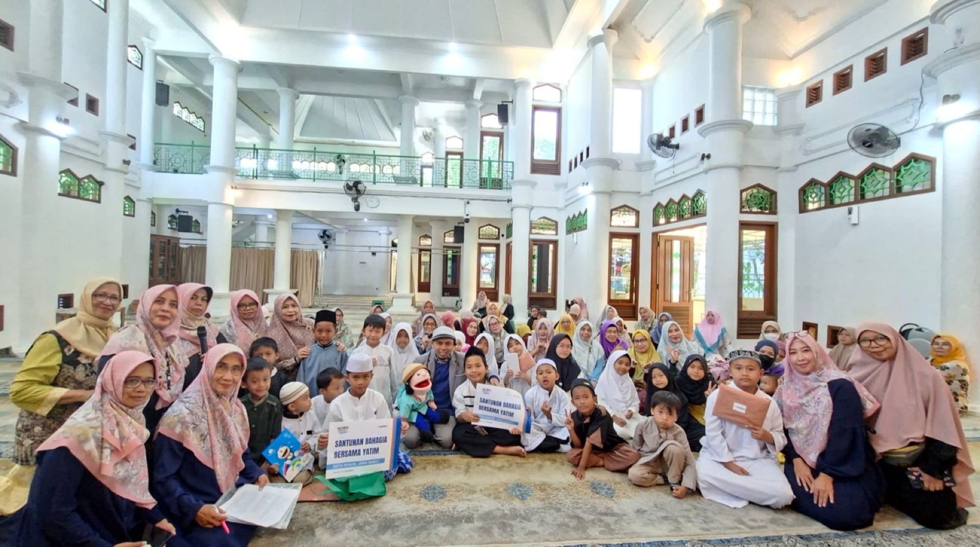 DT Peduli Bogor dan Majelis Taklim Assofa Beri Santunan untuk Anak Yatim 