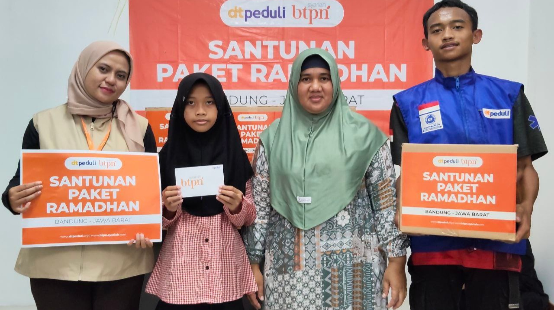 Berharap Berkah Ramadhan, DT Peduli Bandung dan BTPN Syariah Subang Santuni Yatim dan Dhuafa 