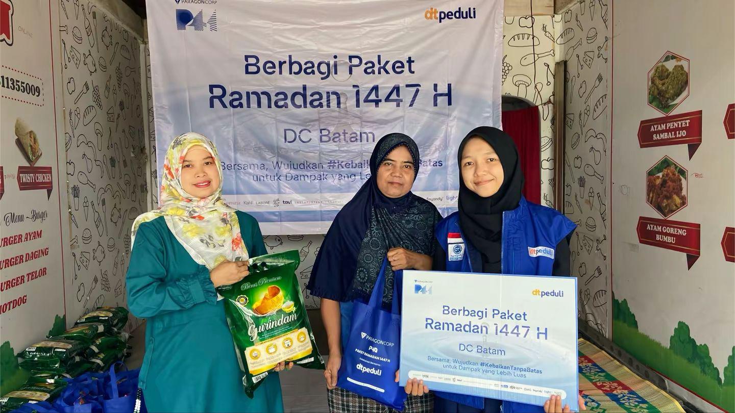 DT Peduli Kepri Bersama Paragon Batam Salurkan Bingkisan Sembako Lebaran di Pasar Cik Puan, Sungai Panas, Batam 