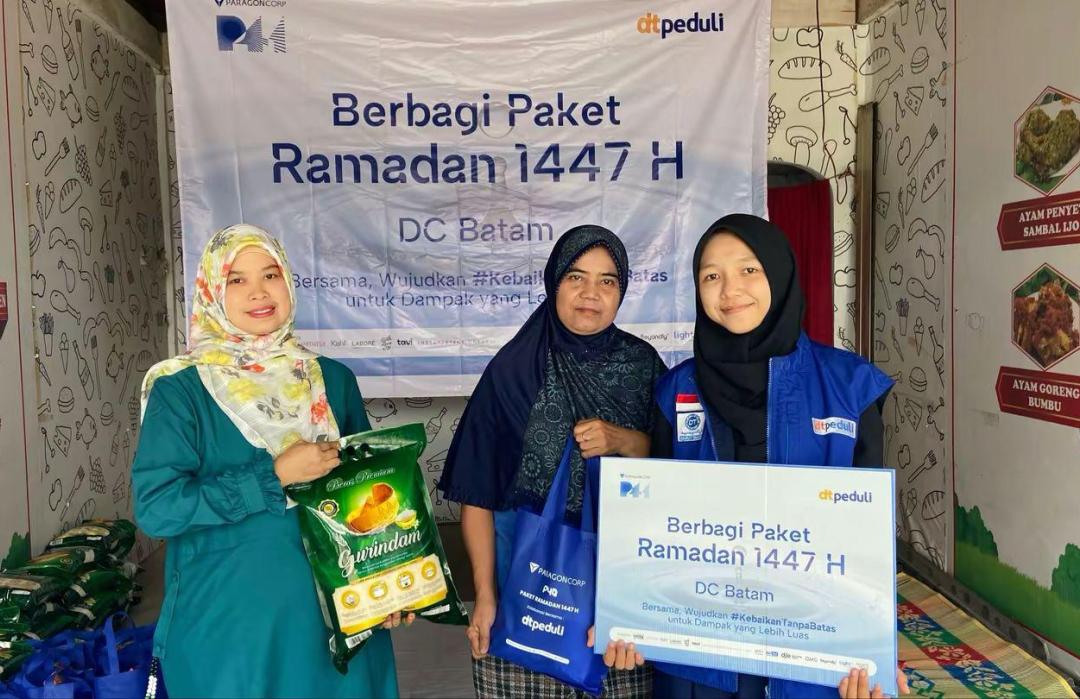 DT Peduli Kepri Bersama Paragon Batam Salurkan Bingkisan Sembako Lebaran di Pasar Cik Puan, Sungai Panas, Batam 