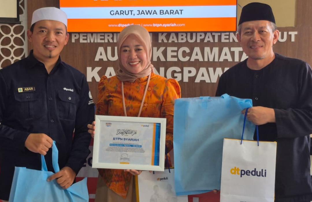Sinergi Kebaikan, DT Peduli Garut dan BTPN Syariah Salurkan Santunan Paket Ramadhan di Karangpawitan