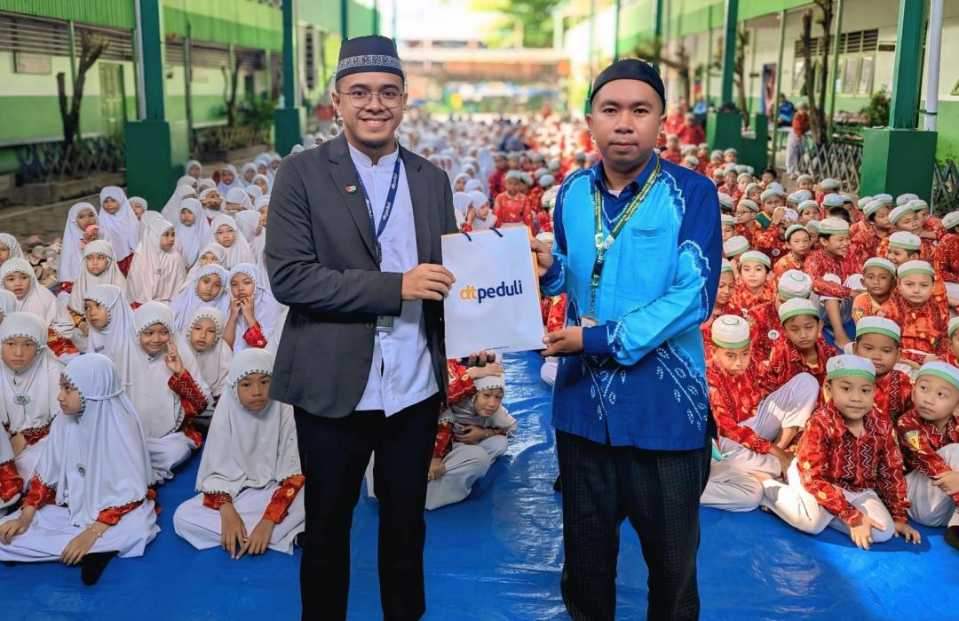 Ratusan Siswa MI Plus Al Hamid Antusias Ikuti Dongeng Edukasi “Dahsyatnya Ramadhanku” Bersama DT Peduli Kalsel 