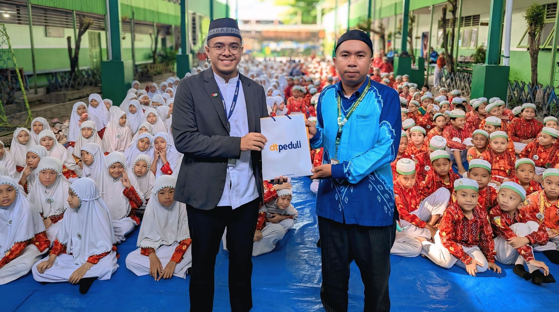 Ratusan Siswa MI Plus Al Hamid Antusias Ikuti Dongeng Edukasi “Dahsyatnya Ramadhanku” Bersama DT Peduli Kalsel 