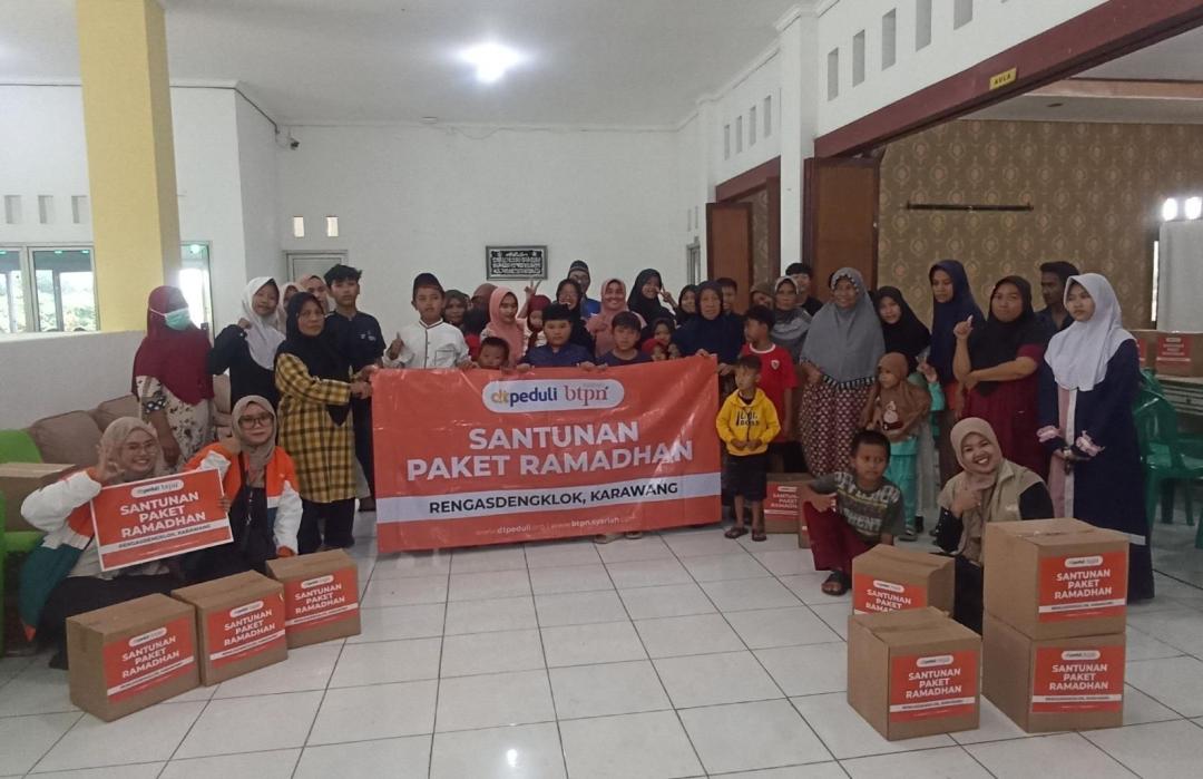 BTPN Syariah dan DT Peduli Bekasi Salurkan Santunan untuk Puluhan Yatim & Dhuafa di Rengasdengklok 
