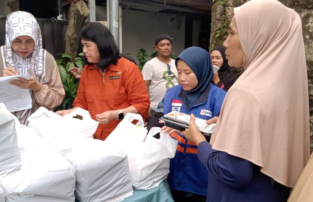 Sinergi Kebaikan di Jalan Ampera, DT Peduli dan Hachi Foundation Tebar Ratusan Paket Buka Puasa 