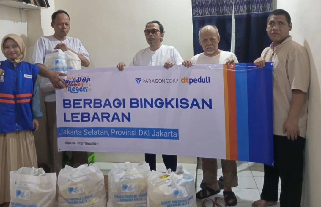 DT Peduli Salurkan Bingkisan Lebaran untuk Komunitas Pijat Tunanetra Pasar Santa