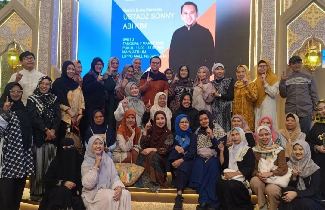 Hijabersmom Community dan DT Peduli Gelar Bedah Buku "Inner Peace" Bersama Coach Sonny Abi Kim