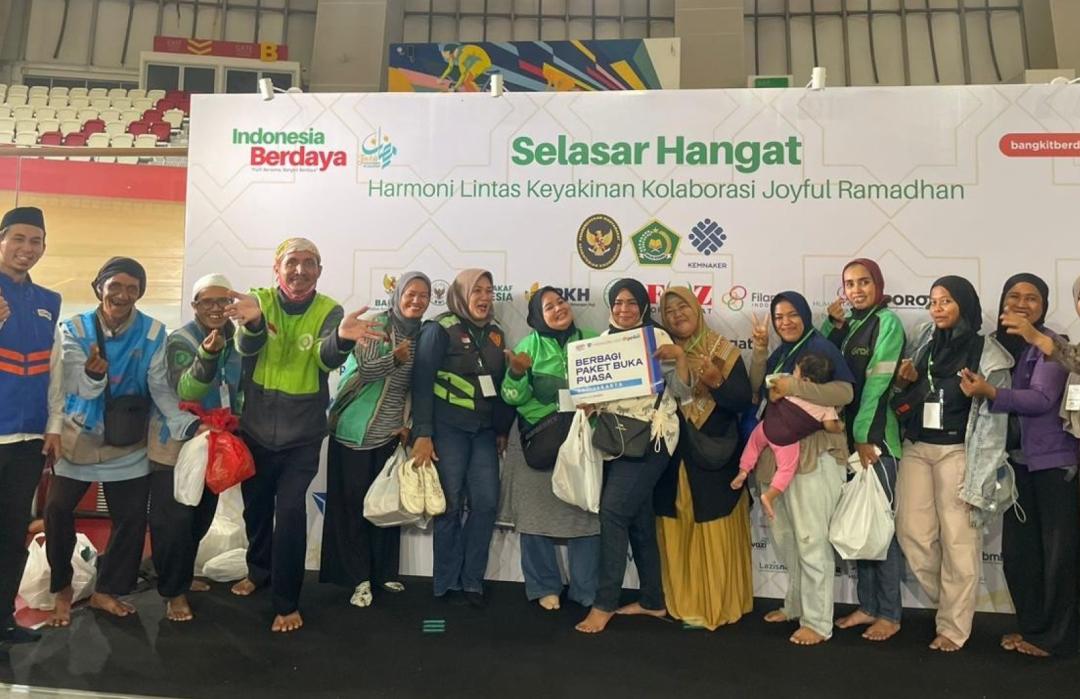 Puncak Indonesia Berdaya, DT Peduli Bersama Kemenag dan FOZ Santuni 4.000 Anak Yatim di Velodrome