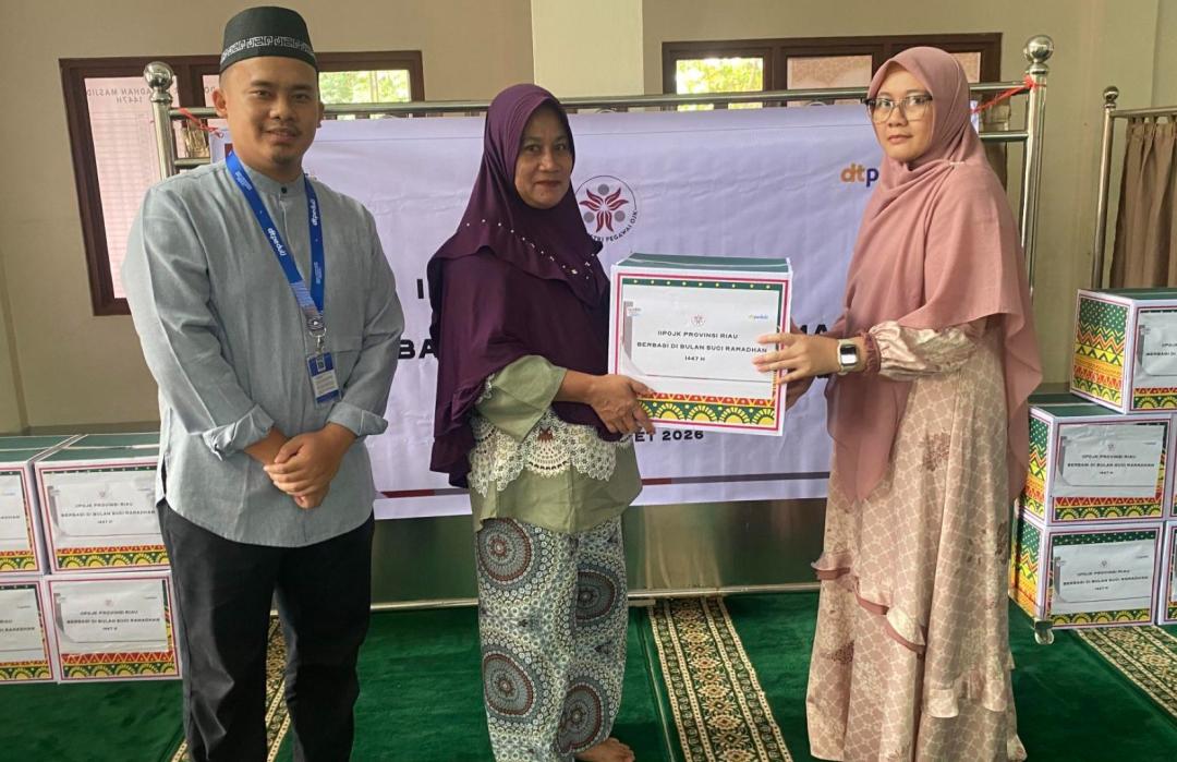 DT Peduli Riau dan IIPOJK Salurkan Bingkisan Lebaran untuk Dhuafa di Payung Sekaki, Pekanbaru 