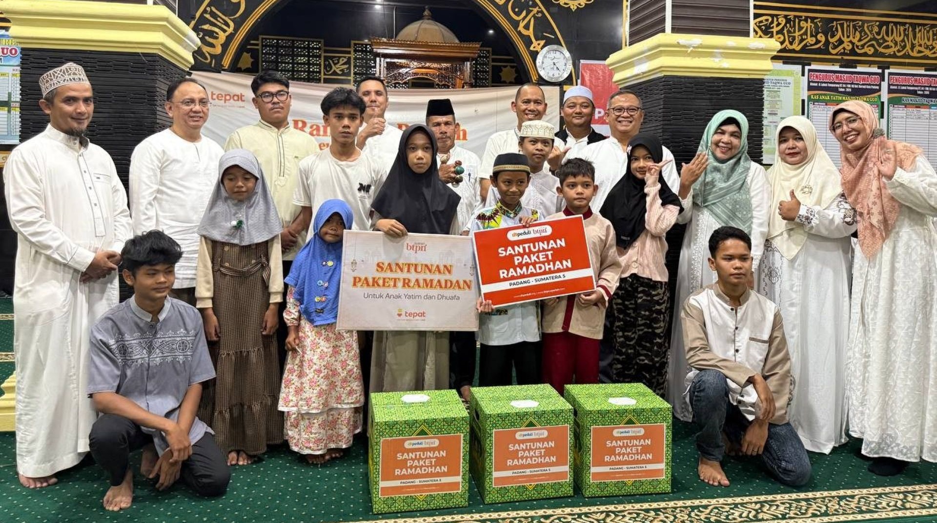 BTPN Syariah dan DT Peduli Sumbar Berbagi Santunan Paket Lebaran dalam Momen Buka Puasa Bersama 