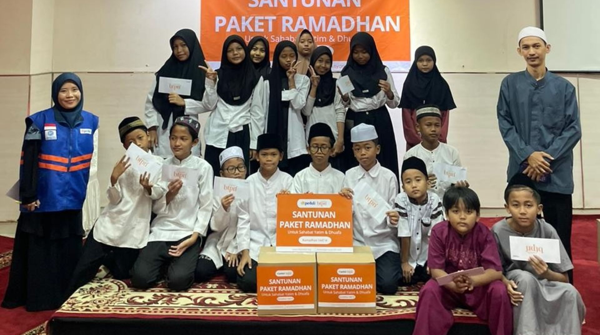 DT Peduli Jakarta dan BTPN Syariah Jakarta Santuni Yatim Dhuafa di Masjid Daarut Tauhiid 