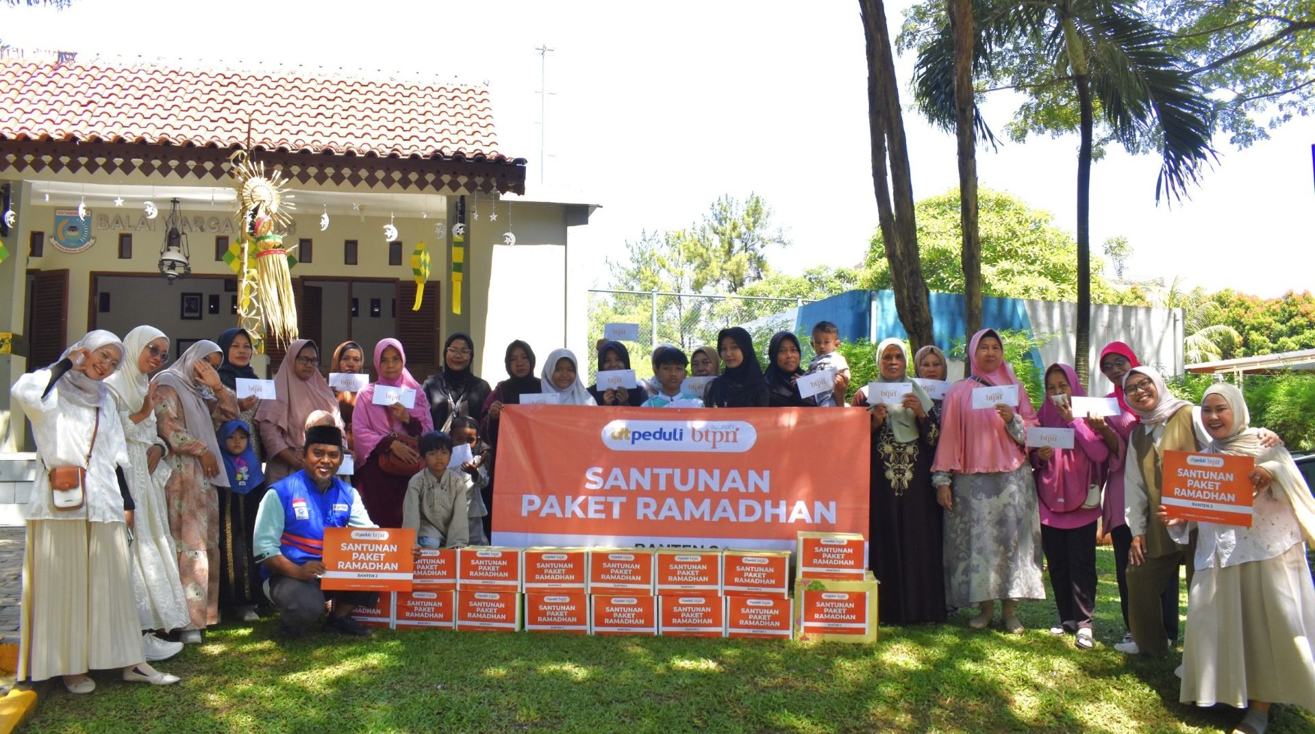 BTPN Syariah dan DT Peduli Banten Salurkan Sembako untuk Nasabah di Serpong dan Mauk 