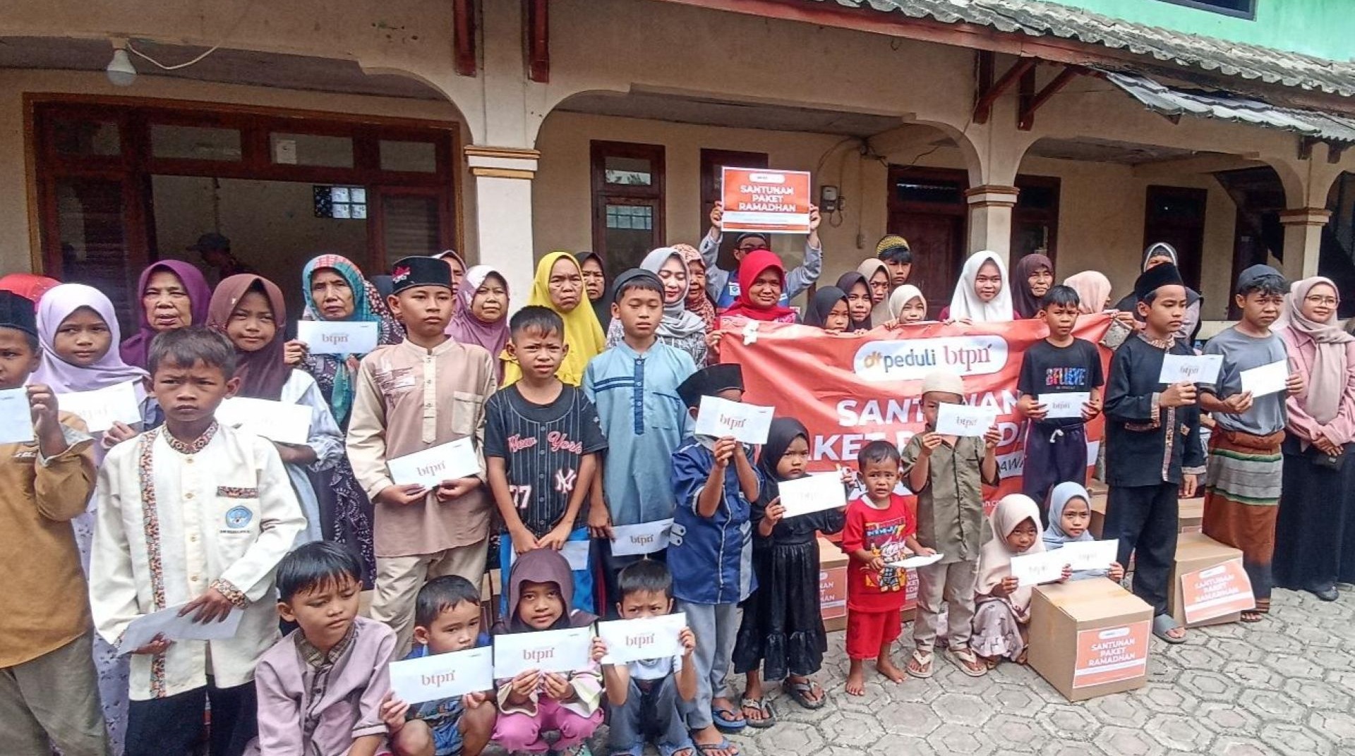 DT Peduli dan BTPN Syariah Salurkan Paket Bingkisan Lebaran bagi Warga Binaan di Karawang 
