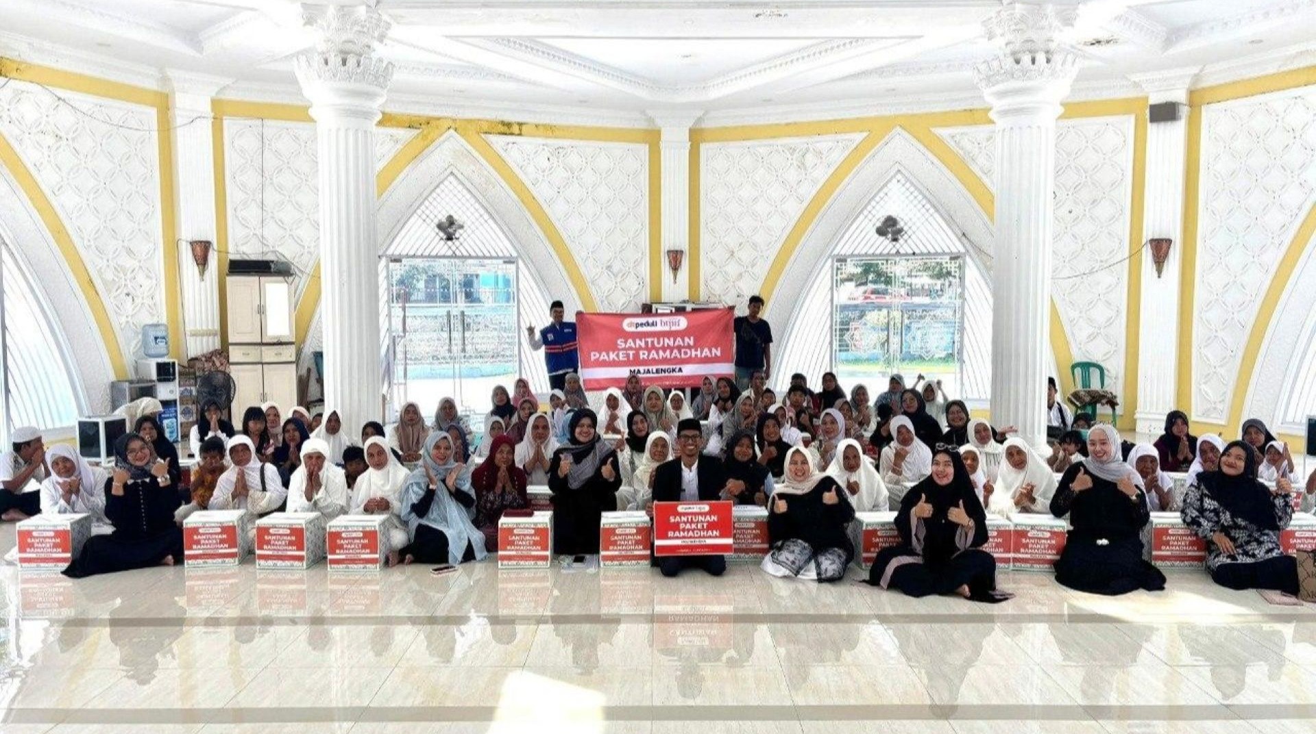 Berkah Nasabah, DT Peduli Cirebon dan BTPN Syariah Salurkan Ratusan Bingkisan Lebaran di Tiga Wilayah 