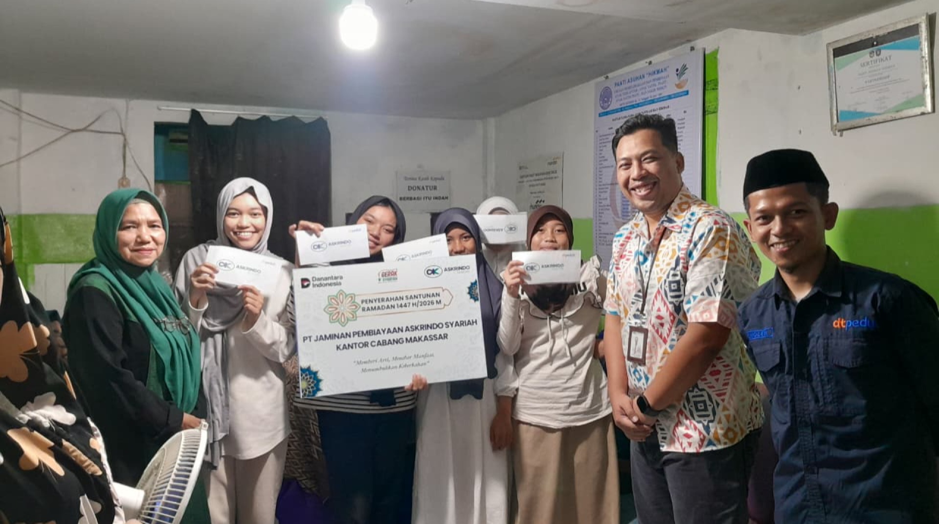 DT Peduli Sulsel dan Askrindo Syariah Salurkan Santunan dan Bingkisan Lebaran untuk Panti Asuhan dan Warga Prasejahtera