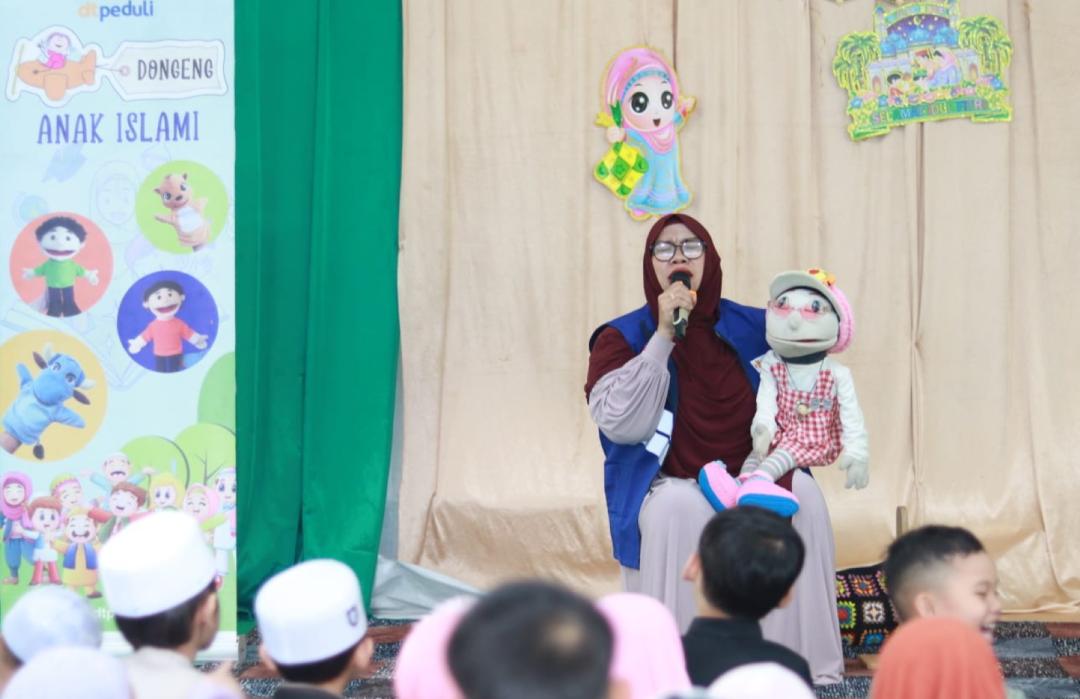 DT Peduli Kalsel Tanamkan Nilai Kepedulian pada Anak-Anak PAUD TI Sabilal Muhtadin Melalui Dongeng Islami   