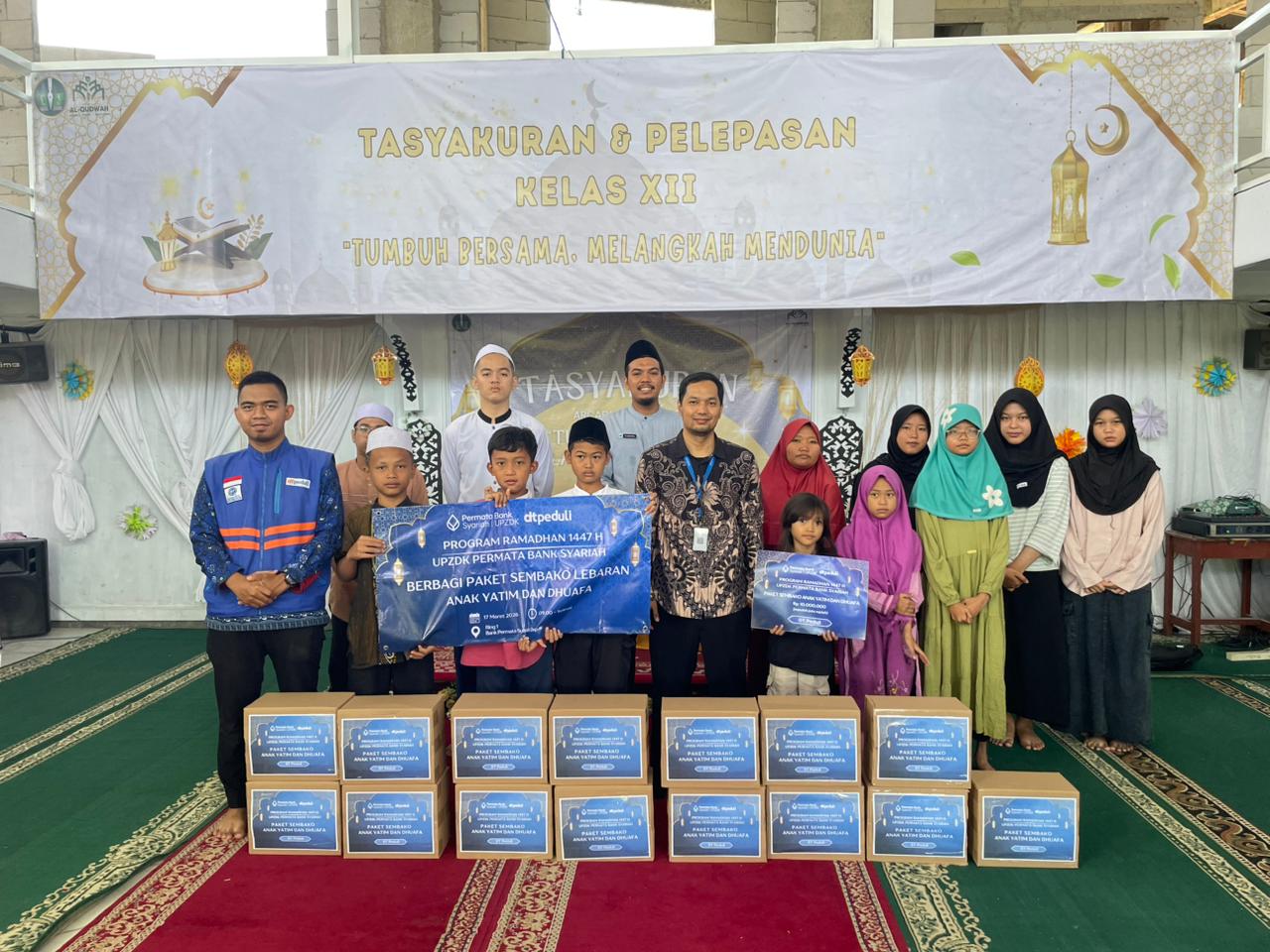 DT Peduli Depok dan Bank Permata Syariah Depok Berbagi Paket Bingkisan Lebaran