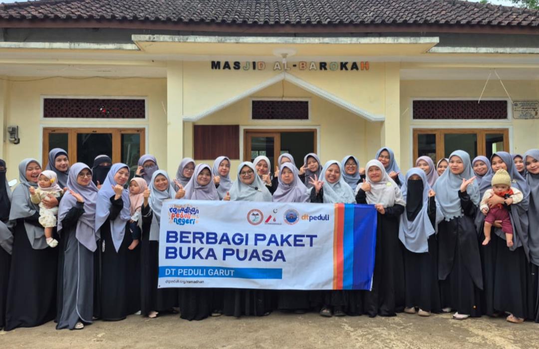 DT Peduli Garut dan LAZ Panas Bumi Darajat Gelar Buka Bersama untuk Masyarakat Padamulya