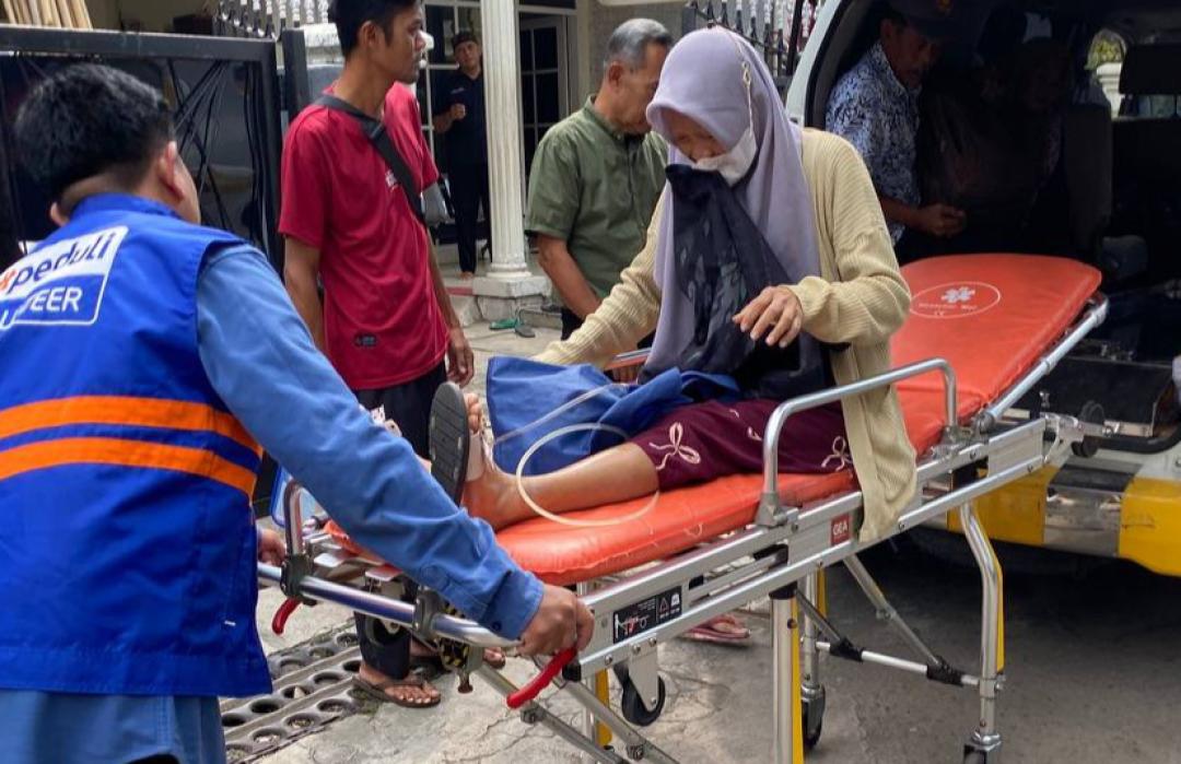 DT Peduli Bandung Fasilitasi Ambulans untuk Waten, Pasien Kanker Asal Karawang