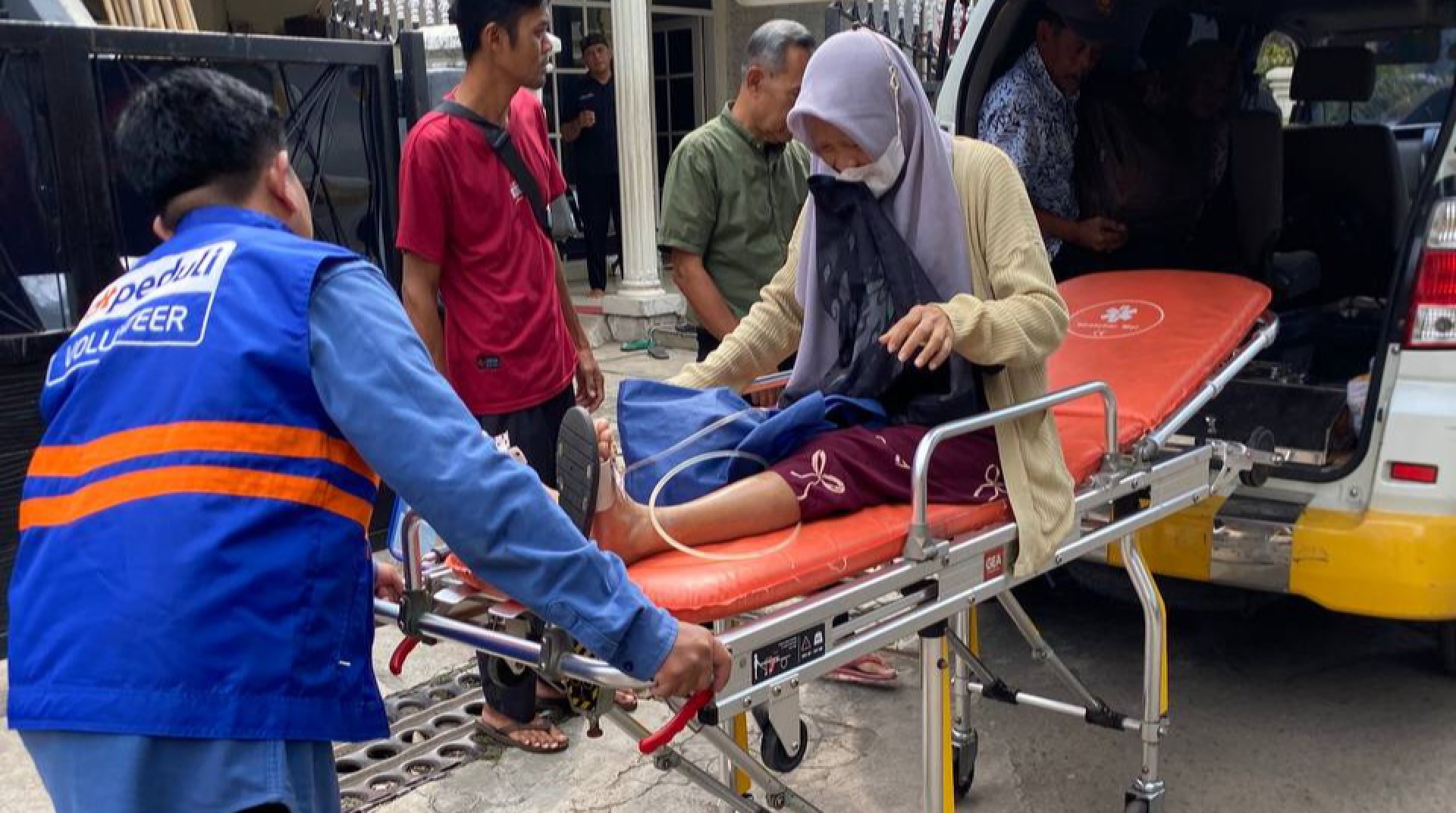 DT Peduli Bandung Fasilitasi Ambulans untuk Waten, Pasien Kanker Asal Karawang