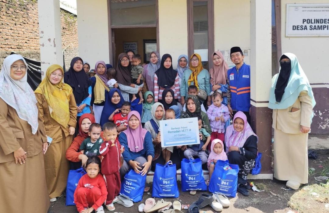 Tebar Kebahagiaan Ramadhan, Paragon Corp DC Cirebon Bersama DT Peduli Salurkan 200 Paket Bingkisan untuk Asnaf Zakat 