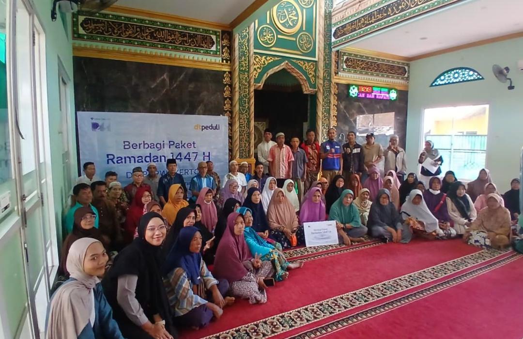 Paragon DC Purwokerto Bersama DT Peduli Salurkan Ratusan Bingkisan Lebaran kepada Masyarakat Dhuafa 