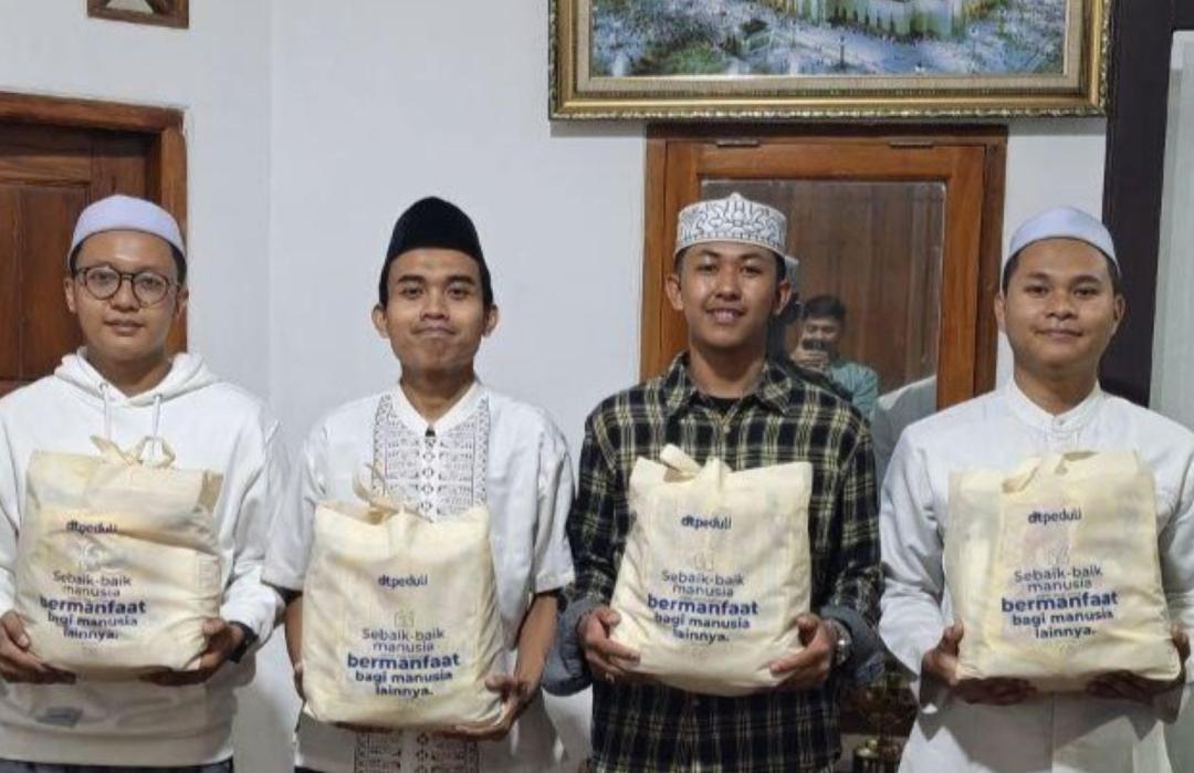 Tebar Kebahagiaan, DT Peduli Bandung Salurkan Paket Ramadhan untuk Santri Penghafal Qur’an di Pesantren Asyahid 