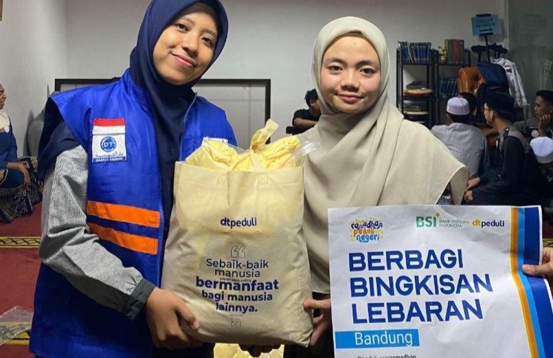 DT Peduli Bandung dan Bank Syariah Indonesia (BSI) Salurkan Bingkisan Lebaran untuk Fisabilillah 