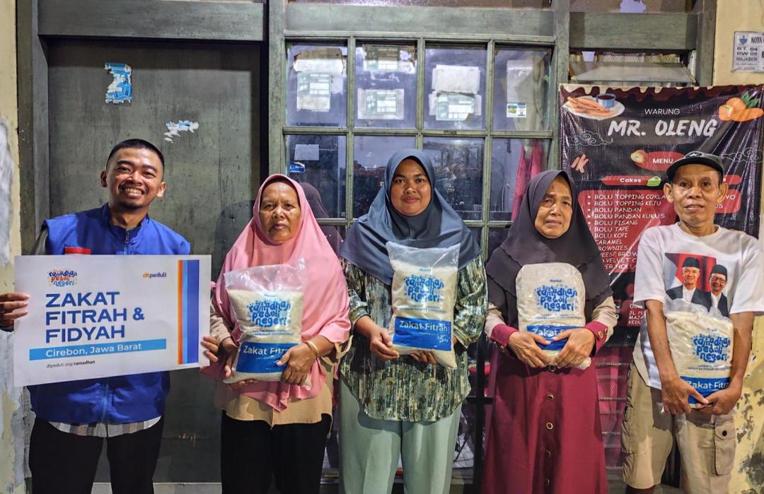 Terima Zakat Fitrah, Jumadi Gembira Sekaligus Terharu atas Perhatian DT Peduli Cirebon 