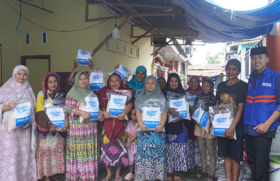 DT Peduli Sulsel Salurkan Ratusan Kilogram Zakat Fitrah di Malam Takbiran 