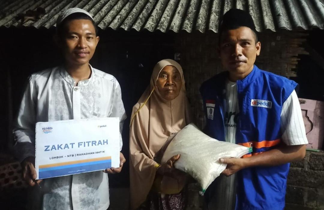 Sentuh Wilayah Pelosok, DT Peduli NTB Salurkan Paket Zakat Fitrah di Daerah 3T 