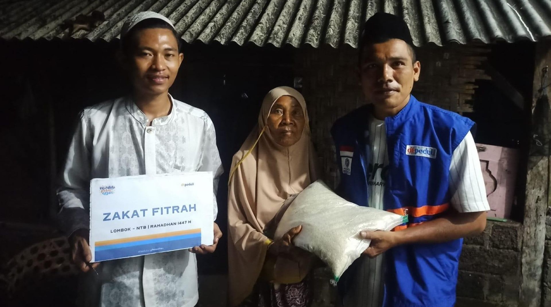 Sentuh Wilayah Pelosok, DT Peduli NTB Salurkan Paket Zakat Fitrah di Daerah 3T 