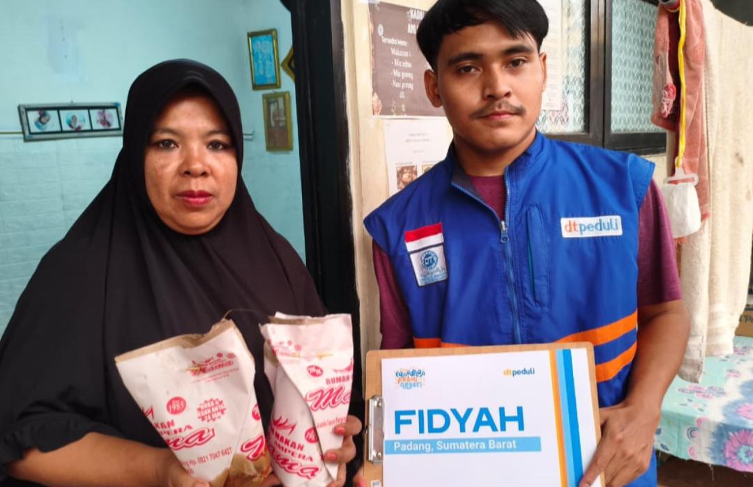 Salurkan Fidyah, DT Peduli Sumbar Bawa Kebahagiaan Bagi Warga Rusunawa Purus, Kota Padang 