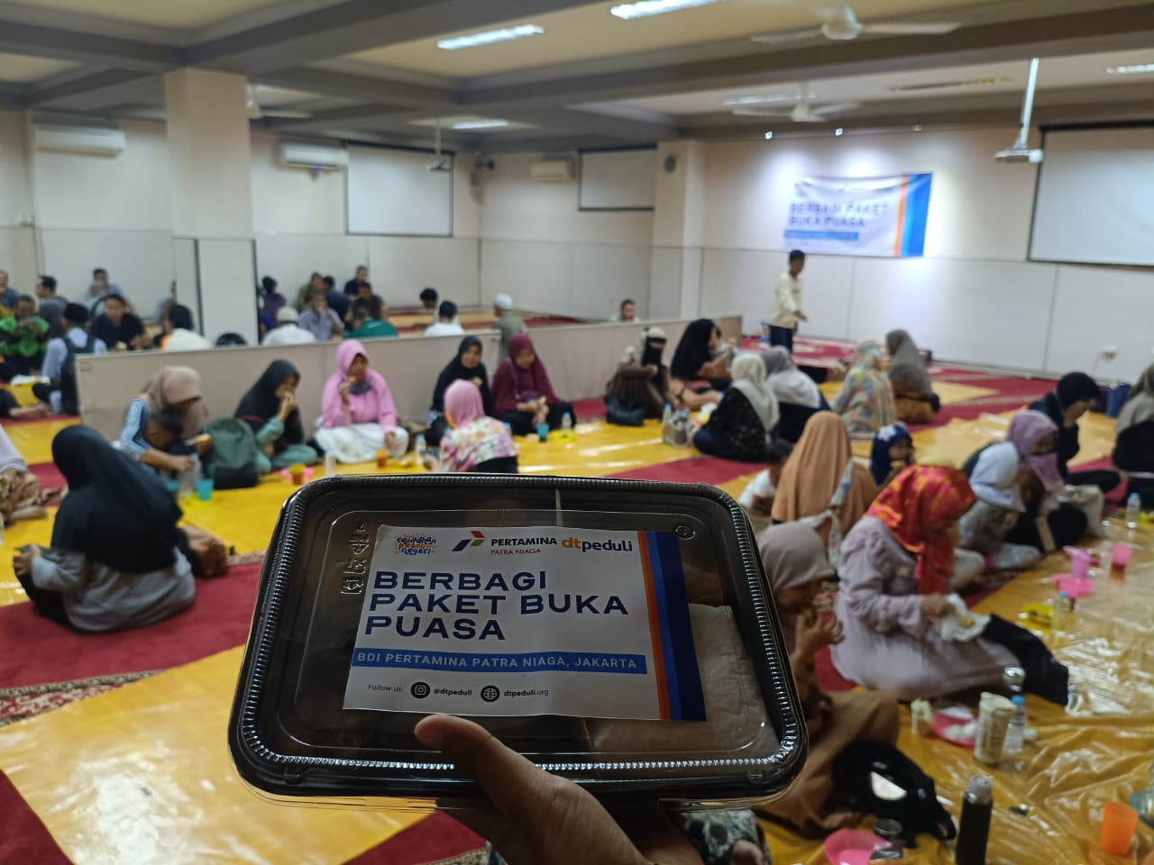 Sinergi di Penghujung Ramadhan, DT Peduli Jakarta dan BDI Pertamina Salurkan Paket Buka Puasa di Masjid Daarut Tauhiid 