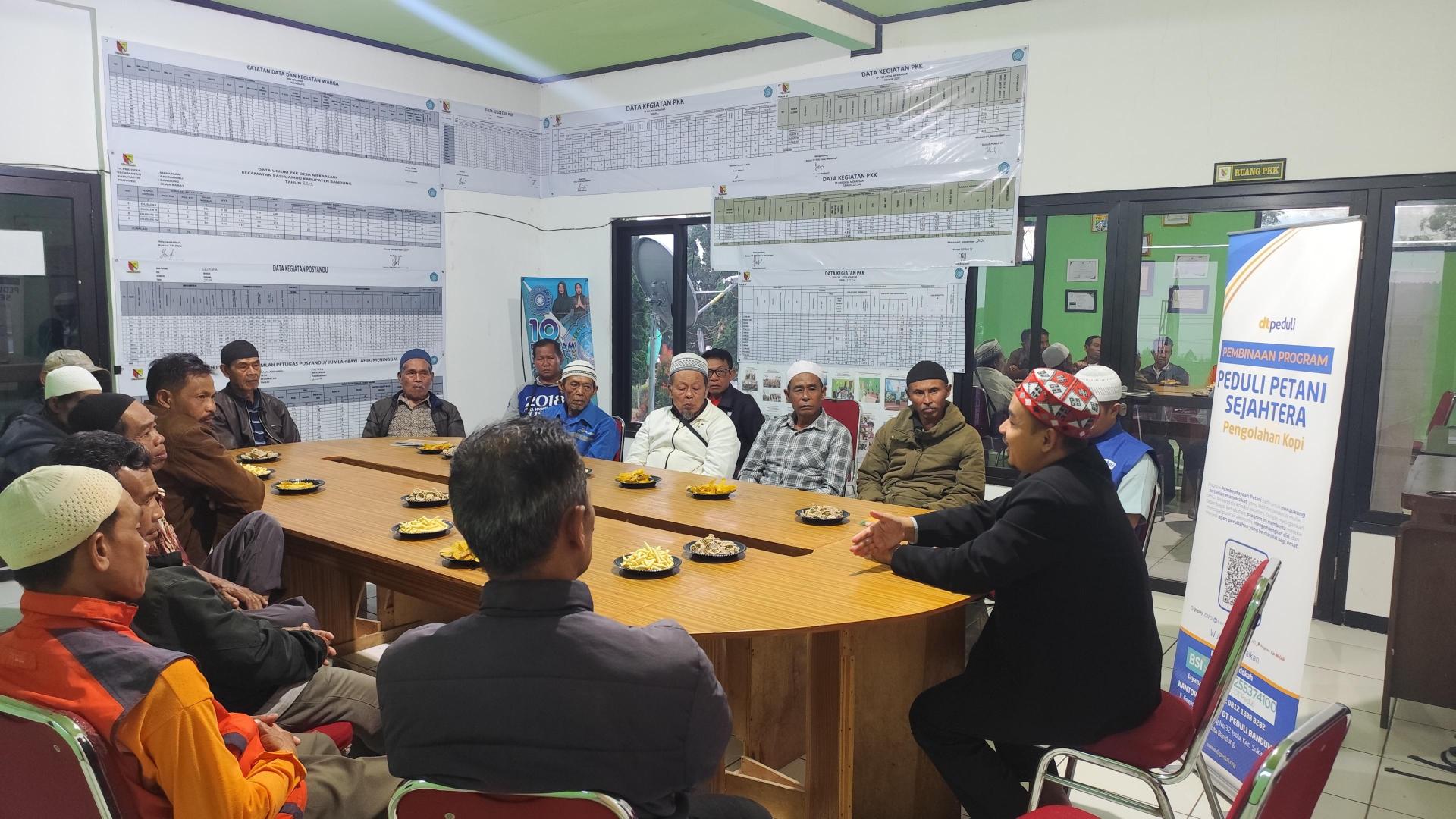 DT Peduli Bandung Gelar Pembinaan untuk Petani Kopi di Desa Mekarsari