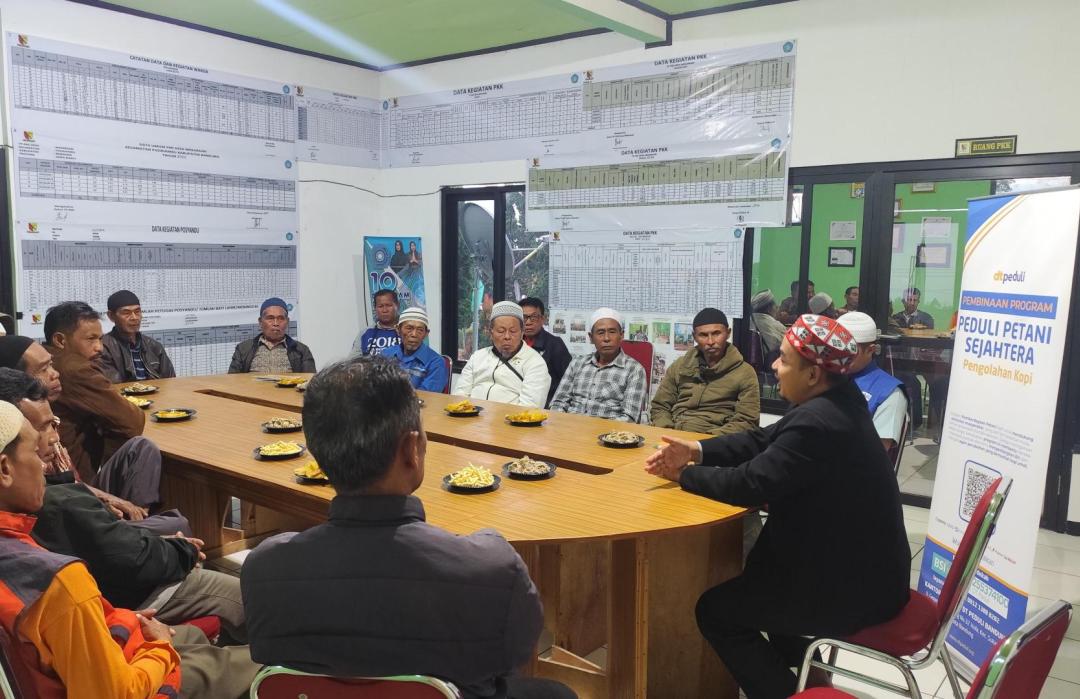 DT Peduli Bandung Gelar Pembinaan untuk Petani Kopi di Desa Mekarsari