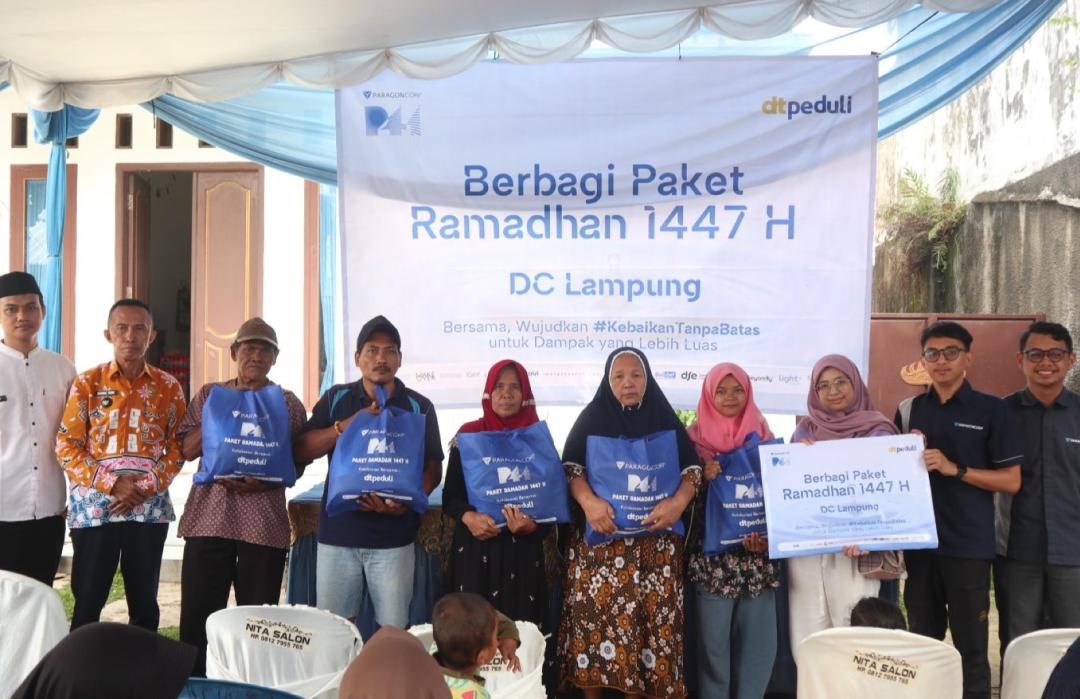 DT Peduli Lampung Kolaborasi dengan PT. Paragon Berbagi Paket Ramadhan untuk Masyarakat di Area Kantor DC Campang Raya  