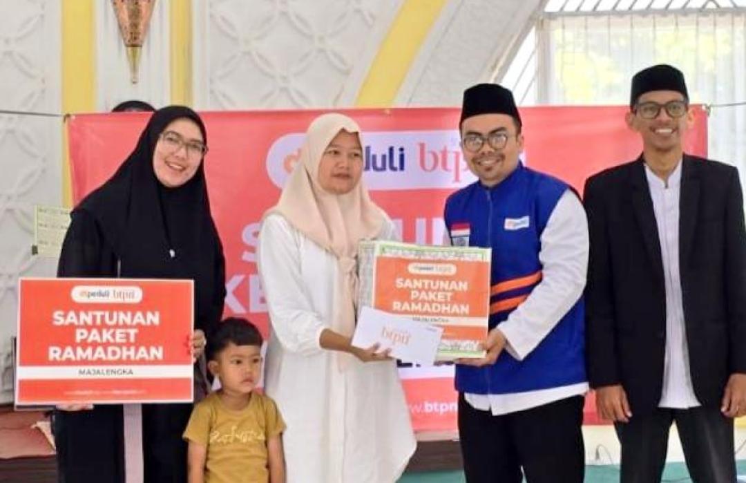 Sambut Idulfitri, BTPN Syariah Jabar 9 Sinergi dengan DT Peduli Cirebon Salurkan Bingkisan Lebaran untuk Nasabah 