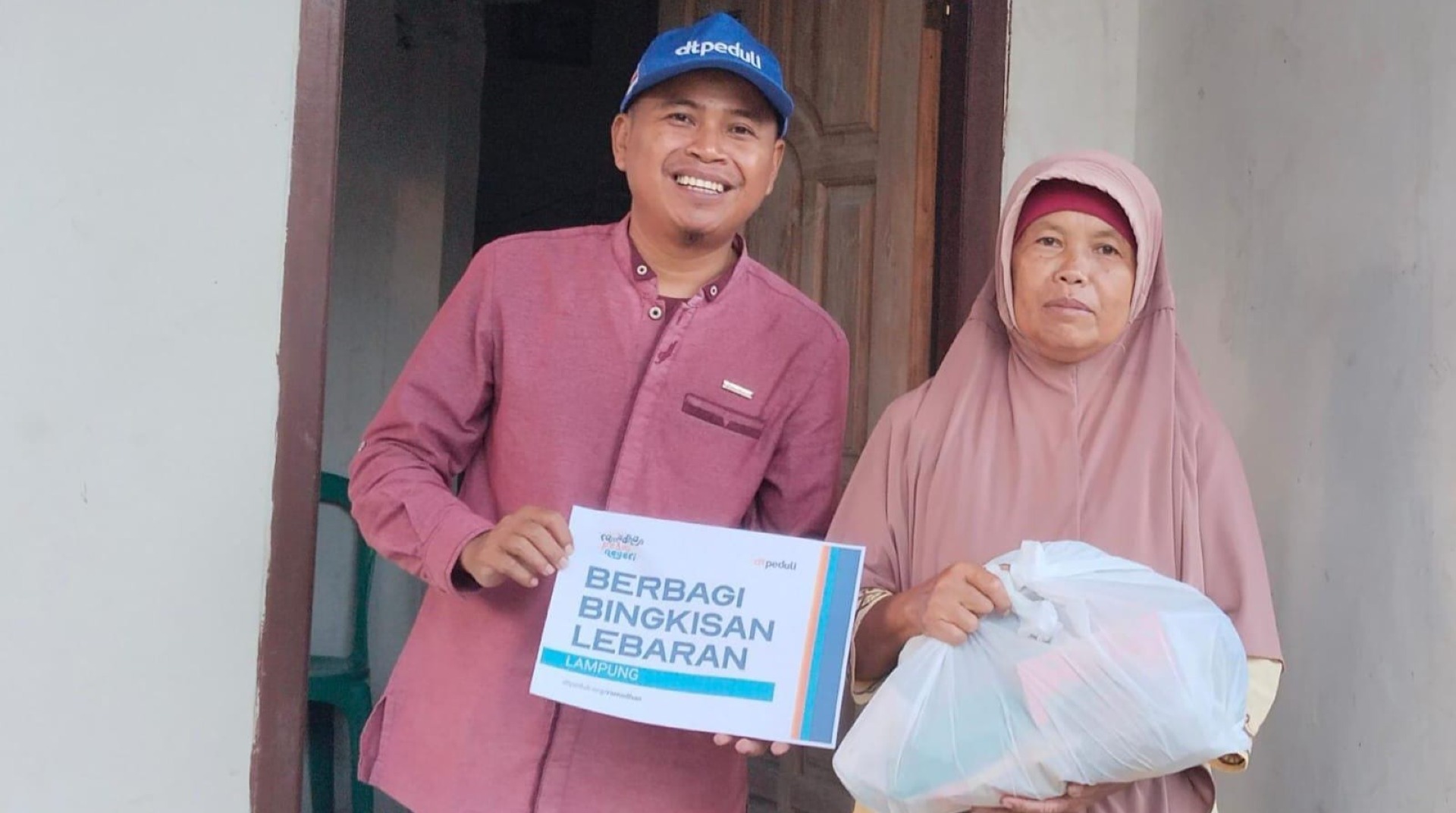 DT Peduli Metro Salurkan Bingkisan Lebaran, Hadirkan Senyum Bahagia Penerima Manfaat