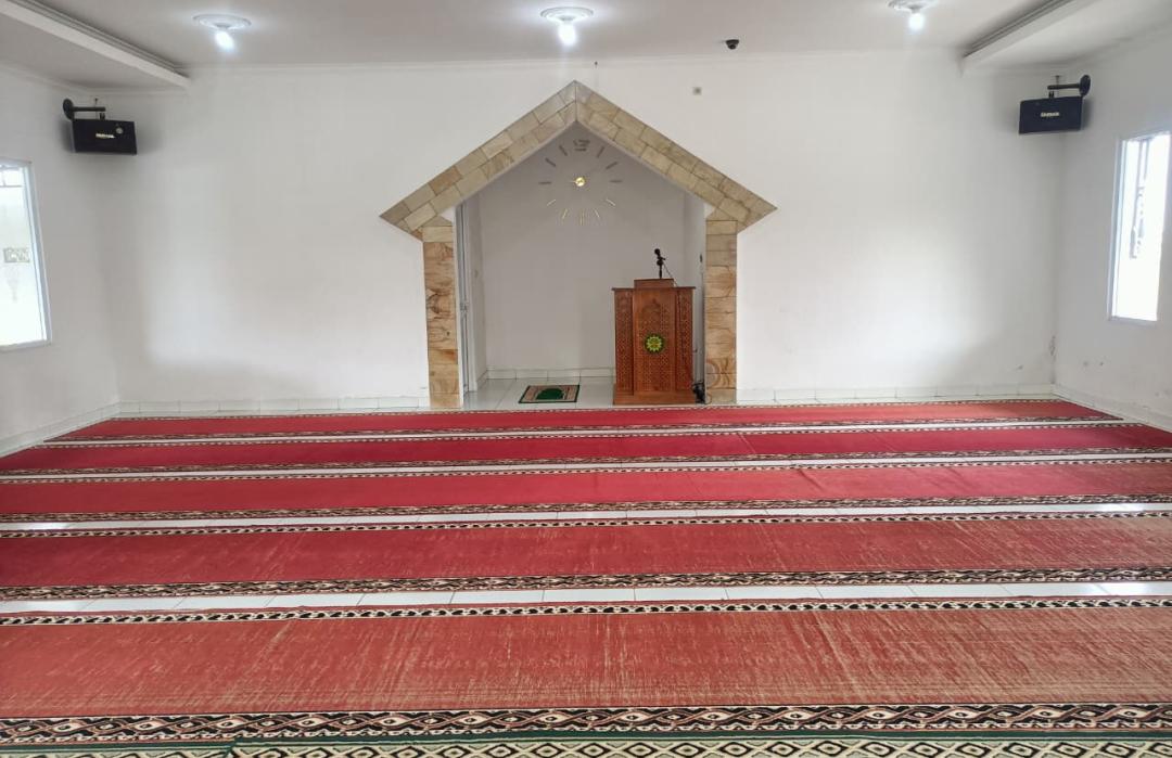 Tingkatkan Kenyamanan Ibadah, DT Peduli Bandung Salurkan Karpet untuk Masjid Daarul Hikmah, Garut 