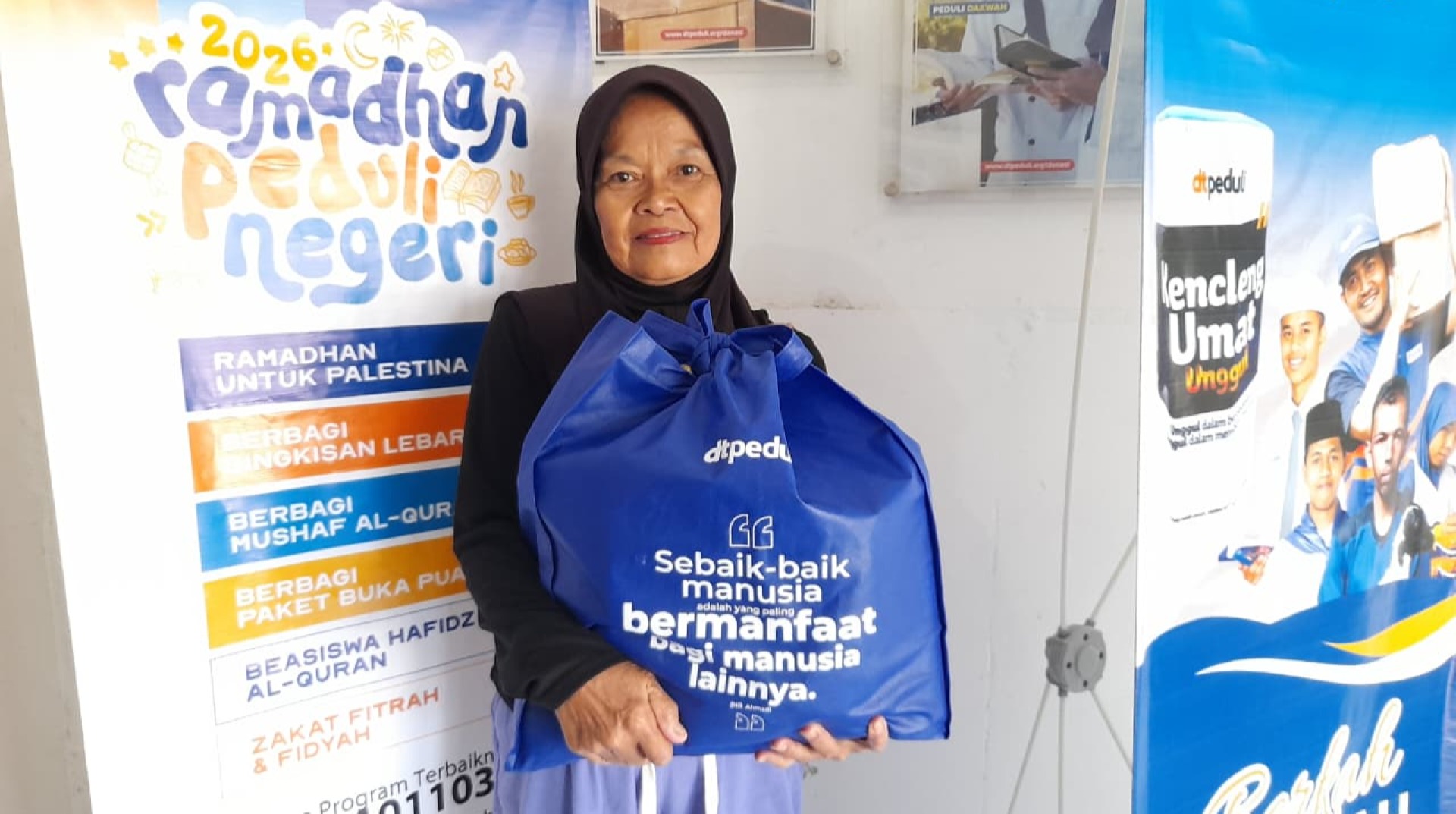 Berbagi Kebahagiaan Jelang Idulfitri, DT Peduli Cianjur Salurkan Bingkisan Lebaran