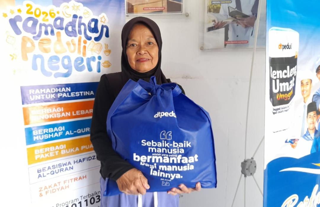 Berbagi Kebahagiaan Jelang Idulfitri, DT Peduli Cianjur Salurkan Bingkisan Lebaran